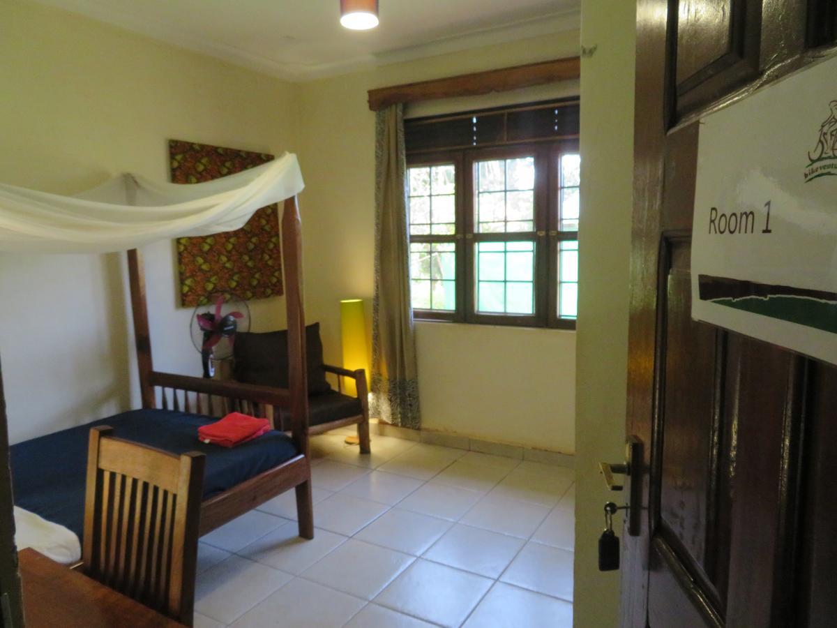 فندق Bikeventures House Uganda جينجا المظهر الخارجي الصورة